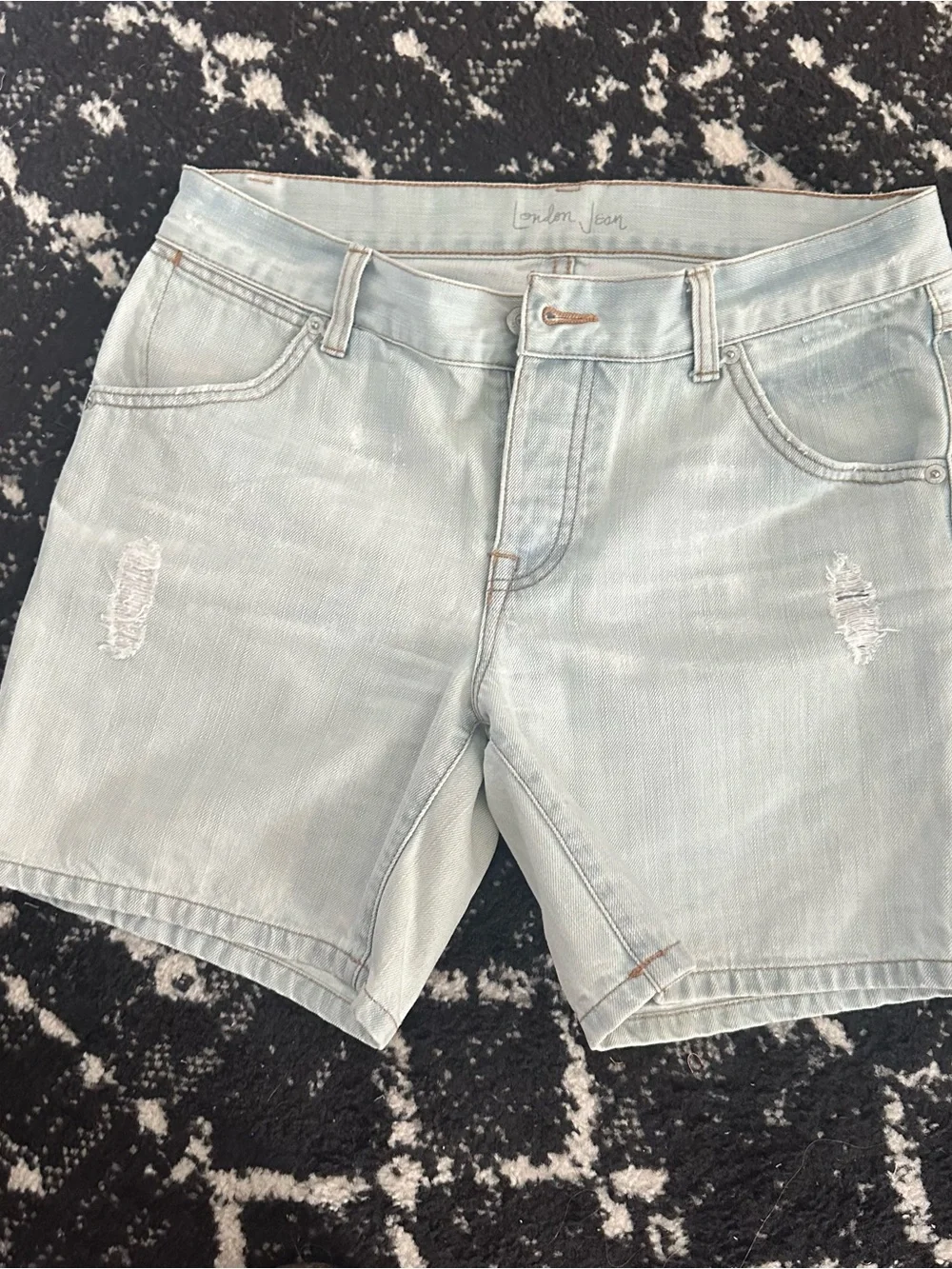 Victoria’s Secret LONDON JEAN Light Blue Distressed Denim Shorts sz 4